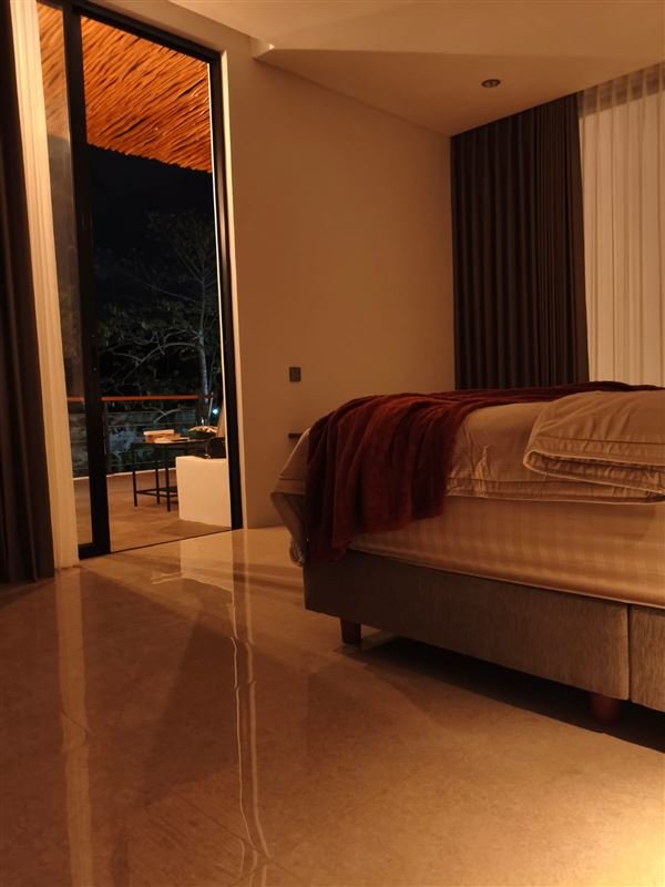 Bedroom opening onto the balcony